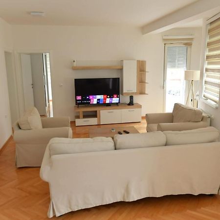 Dobi Apartmani Wing Jagodina Kültér fotó